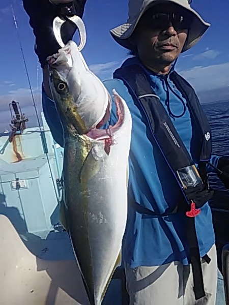 9月4日（水）　　サワラ・タチウオ狙い！！　ハマチも釣れました。画像