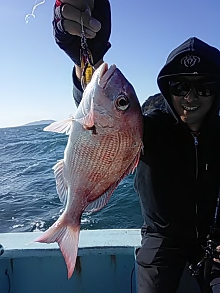 10月15日（火）　海色が白っぽい　マダイとサワラ・カンパチが釣れました画像