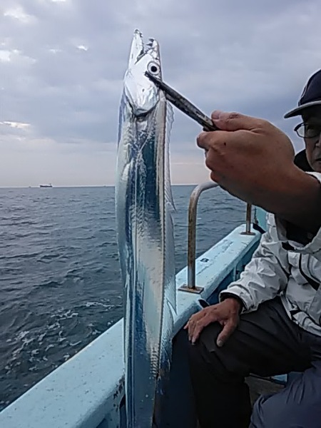 10月27日（日）　狙いは最後までタチウオ　他「ハマチ・マゴチ」画像